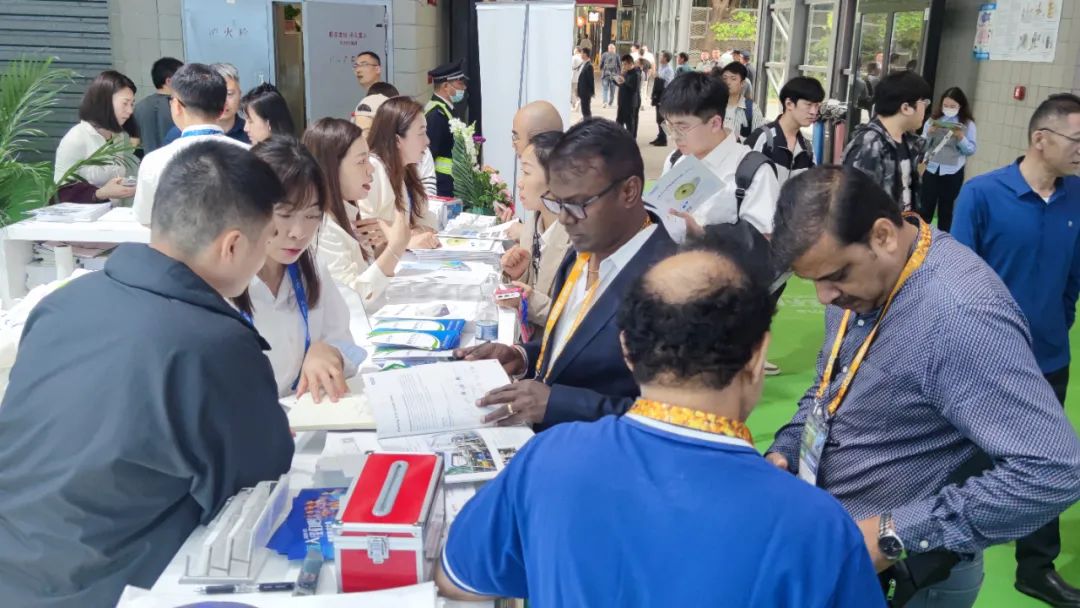 东南亚客户惠临K8凯发技术展台征询污水处置