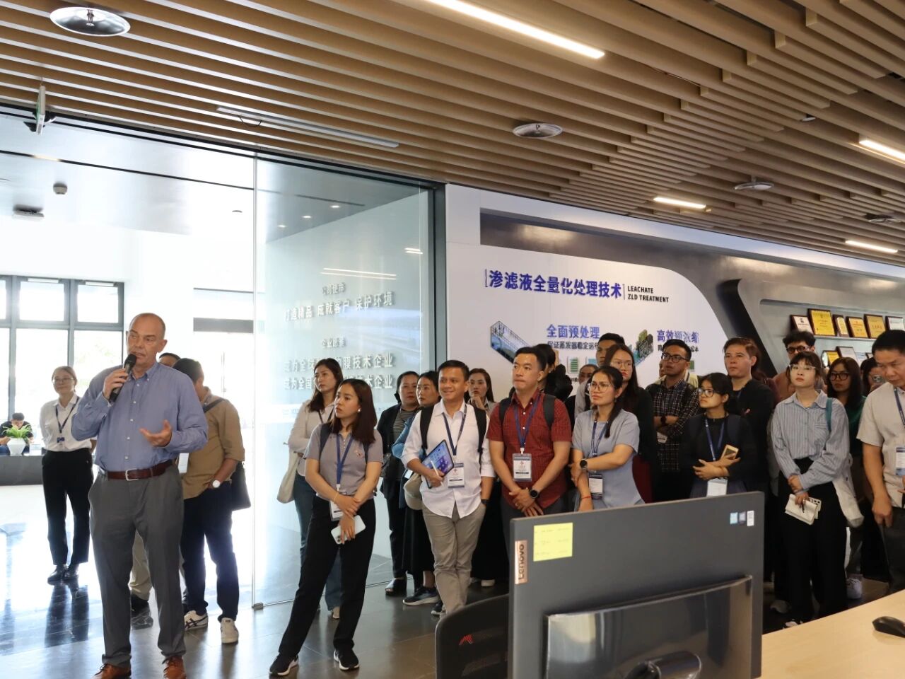 参观K8凯发技术展厅 参观K8凯发技术展厅